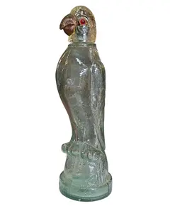 Foto de um(a) Antiga Garrafa de Licor Skoda em Vidro – Papagaio (Anos 50), da categoria de Garrafas. Rara e charmosa garrafa colecionável da Indústria Skoda, datada da década de 1950. A peça apresenta um design escultórico... Vendido no marketplace Trésors.