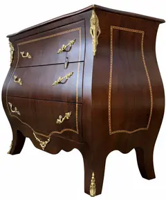 Foto de um(a) Cômoda Bombê de alto padrão em Imbuia, da categoria de Cômodas e Sapateira. Ápice do luxo e da sofisticação para ambientes exclusivos Esta Cômoda Bombê é uma peça magnífica que representa o auge do... Vendido no marketplace Trésors.