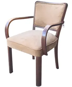 Foto de um(a) ​Poltrona Clássica em Madeira Nobre e Camurça, da categoria de Poltronas. Elegante poltrona antiga de aproximação (cadeira de braço) confeccionada em madeira nobre maciça, combinando com perfeição... Vendido no marketplace Trésors.