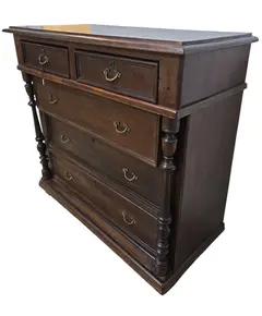 Foto de um(a) Cômoda Antiga Centenária em Madeira Maciça com Puxadores em Bronze, da categoria de Cômodas e Sapateira. Vendido no marketplace Trésors.