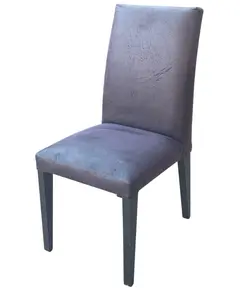 Foto de um(a) Cadeira em Suede Cinza e Pés de Madeira, da categoria de Outras cadeiras. Com um design clean, elegante e altamente versátil, esta cadeira é a escolha perfeita para compor salas de jantar,... Vendido no marketplace Trésors.