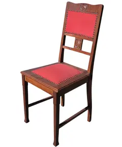 Foto de um(a) Cadeira Centenária, da categoria de Outras cadeiras. Adicione personalidade e história ao seu ambiente com esta belíssima cadeira centenária, uma das madeiras mais nobres e... Vendido no marketplace Trésors.