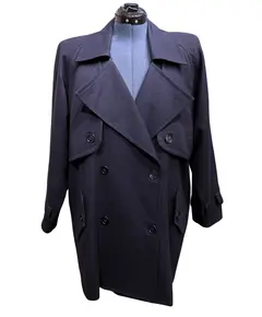 Foto de um(a) Pra Coats Lã Alfaiataria Vintage Estilista Milka, da categoria de Casacos. Pea coats, ou casaco marinheiro, é um clássico e este é da grande estilista brasileira Milka, que teve o auge do seu sucesso... Vendido no marketplace Trésors.
