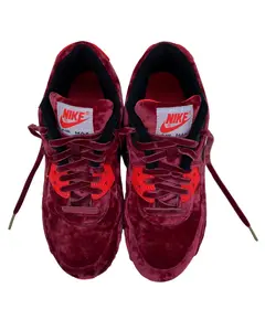 Foto de um(a) Tênis Nike Air Max 90 Velvet "25th Anniversary", da categoria de Tênis. Nike Air Max 90 "25th Anniversary" Red Velvet (Infrared Velvet Pack) é um modelo comemorativo e raro. > Conservação 8,5/10... Vendido no marketplace Trésors.