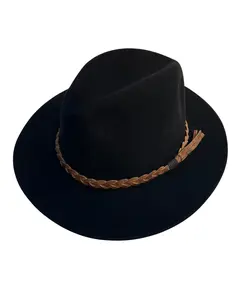 Foto de um(a) Chapéu Fedora Bailey, da categoria de Chapéus. Chapéu Fedora Bailey, americano, em feltro e faixa em couro trançado Cor preto Coroa vincada Cone médio Aba 6cm Banda... Vendido no marketplace Trésors.