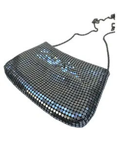 Foto de um(a) Bolsa Vintage Malha Prata, da categoria de Bolsas. bolsa vintage em malha de metal prateado, alça em corrente com comprimento correspondente à transversal. Possui forro e... Vendido no marketplace Trésors.