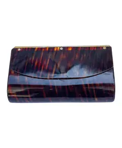 Foto de um(a) Clutch Vintage de Mão Ika, da categoria de Bolsas. Bolsa de mão vintage, marca Ika, padrão tartaruga, em lucite, acrílico, ferragem em metal, fecho em velcro, não possui alça,... Vendido no marketplace Trésors.