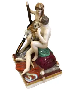 Foto de um(a) Porcelana de Ludwigsburg Séc XIX, da categoria de Escultura. Porcelana de Ludwigsburg Séc XIX R$2.800 13cm A 11cm L 7cm P. Vendido no marketplace Trésors.