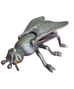 Foto de um(a) Cinzeiro de Mosca em Bronze, da categoria de Cinzeiros. Vendido no marketplace Trésors.