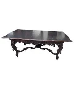 Foto de um(a) Mesa Extensível em Imbuia Maciça Entalhada a Mão, da categoria de Conjunto de mesas e cadeiras. A mesa apresenta entalhes ricos e bem definidos, evidenciando o trabalho artesanal da época. Ideal para ambientes... Vendido no marketplace Trésors.