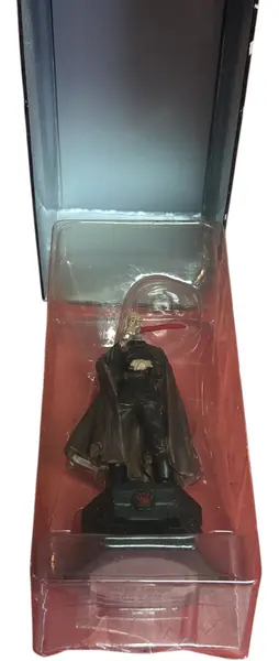 Foto de um(a) Estátua Conde Dookan (Count Dooku) Star Wars - Peça de Xadrez Colecionável (Rei Preto) - Pintado à Mão, da categoria de Figuras de ação. Domine o tabuleiro com a elegância e o poder do lado sombrio. Esta estátua detalhada do Conde Dookan (Darth Tyranus) faz... Mostrado de uma perspectiva diferente. Vendido no marketplace Trésors.