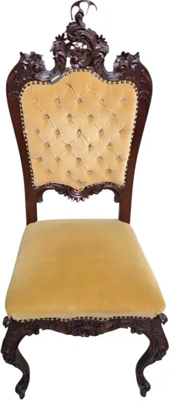 Foto de um(a) Cadeira Entalhada a Mão em Imbuia, da categoria de Outras cadeiras. Mostrado de uma perspectiva diferente. Vendido no marketplace Trésors.