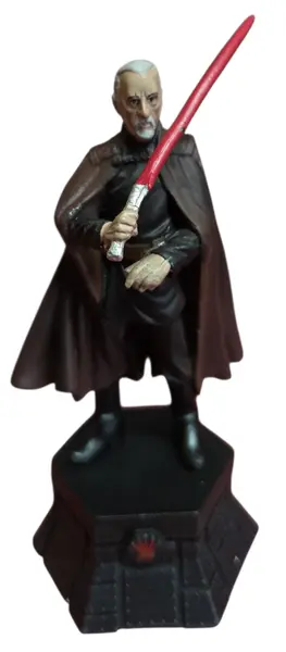 Foto de um(a) Estátua Conde Dookan (Count Dooku) Star Wars - Peça de Xadrez Colecionável (Rei Preto) - Pintado à Mão, da categoria de Figuras de ação. Domine o tabuleiro com a elegância e o poder do lado sombrio. Esta estátua detalhada do Conde Dookan (Darth Tyranus) faz... Vendido no marketplace Trésors.