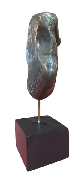 Foto de um(a) Escultura "A Caridade" Cristina Loyola, da categoria de Escultura. Magnífica escultura autoral da artista plástica Cristina Loyola, conhecida pelo seu estilo único que mistura elementos da... Mostrado de uma perspectiva diferente. Vendido no marketplace Trésors.