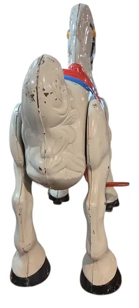 Foto de um(a) Raro Cavalinho Inglês Mobo Bronco – Original Década de 40, da categoria de Triciclos e pedalinhos. Uma Relíquia Autêntica do Brinquedo Britânico do Pós-Guerra. Apresentamos este magnífico cavalinho de balanço de metal da... Mostrado de uma perspectiva diferente. Vendido no marketplace Trésors.