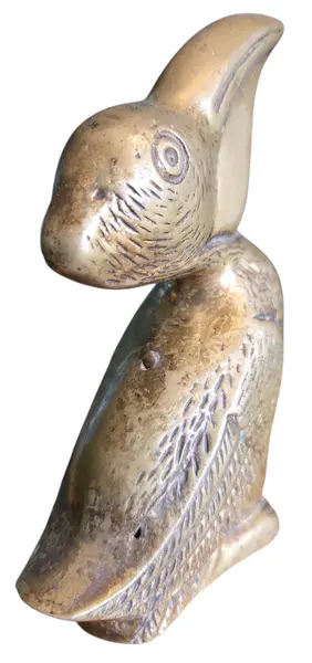 Foto de um(a) Pelicano Sereno: Escultura em Bronze com Bico Característico, da categoria de Escultura. Esta elegante escultura em bronze capta a essência da tranquilidade e da curiosidade do pelicano. Meticulosamente... Mostrado de uma perspectiva diferente. Vendido no marketplace Trésors.