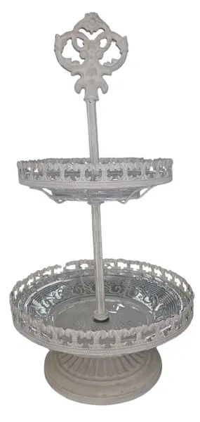 Foto de um(a) Fruteira / Doceira de 2 Andares Estilo Provençal - Metal Trabalhado e Vidro, da categoria de Fruteiras. Elegante suporte de dois andares com design inspirado no estilo Shabby Chic / Provençal. Esta peça une a robustez do metal... Vendido no marketplace Trésors.