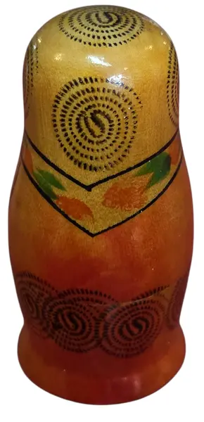 Foto de um(a) Matrioska Russa - Conjunto com 3 Bonecas "Rossiyanochka", da categoria de Bonecas. Charme e tradição em miniatura! Peça original da era soviética. Este conjunto de Matrioskas (bonecas russas) é uma peça... Mostrado de uma perspectiva diferente. Vendido no marketplace Trésors.