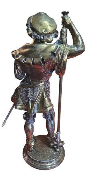 Foto de um(a) Guerreiro Escultura Francesa do Século XIX - Petit Bronze, da categoria de Escultura. originária da França do século XIX. A peça representa a figura imponente de um guerreiro, rica em detalhes e com excelente... Mostrado de uma perspectiva diferente. Vendido no marketplace Trésors.