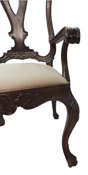 Foto de um(a) Cadeira Trono Luís XV – Espaldar Alto (83 cm) com Entalhes Manuais, da categoria de Poltronas. Exuberante Cadeira Trono Luís XV, peça de alta marcenaria que se destaca pela imponência de suas dimensões e refinamento dos... Mostrado de uma perspectiva diferente. Vendido no marketplace Trésors.