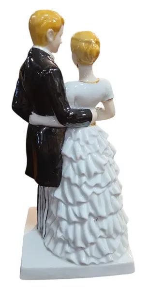 Foto de um(a) Estatueta Noivos Monte Fiero – Porcelana Esmaltada "Designed in Spain", da categoria de Modelos e estatuetas. Celebre o amor e a elegância com esta delicada estatueta de um casal de noivos, uma peça clássica da renomada linha Monte... Mostrado de uma perspectiva diferente. Vendido no marketplace Trésors.