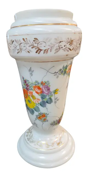 Foto de um(a) Vaso em Vidro Opaline Leitoso – Decoração Floral Pintada à Mão e Filetes Dourados, da categoria de Vasos. Apresentamos um delicado vaso decorativo em vidro leitoso branco, que combina a elegância da opalinagem com a vivacidade da... Mostrado de uma perspectiva diferente. Vendido no marketplace Trésors.