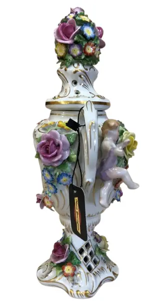 Foto de um(a) Ânfora em Porcelana Von Schierholz déc 50, da categoria de Vasos. Ânfora em porcelana Von Schierholz déc 50 R$2.290 27cm A15cm L9cm P. Mostrado de uma perspectiva diferente. Vendido no marketplace Trésors.