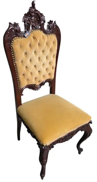 Foto de um(a) Cadeira Entalhada a Mão em Imbuia, da categoria de Outras cadeiras. Mostrado de uma perspectiva diferente. Vendido no marketplace Trésors.