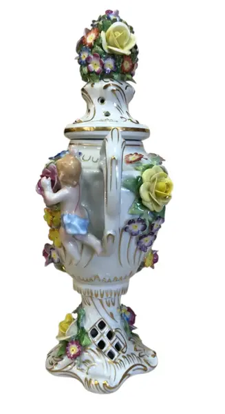 Foto de um(a) Ânfora em Porcelana Von Schierholz déc 50, da categoria de Vasos. Ânfora em porcelana Von Schierholz déc 50 R$2.290 27cm A15cm L9cm P. Mostrado de uma perspectiva diferente. Vendido no marketplace Trésors.
