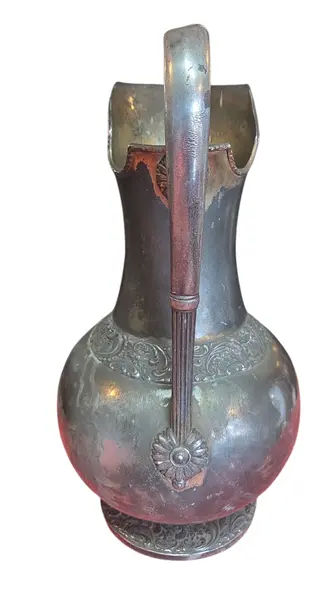 Foto de um(a) Rara Jarra em Estanho Século XIX - Decoração Europeia Antiga, da categoria de Jarros. Relíquia em Estanho do Século XIX Esta imponente jarra em estanho é um exemplar autêntico do século XIX, apresentando o... Mostrado de uma perspectiva diferente. Vendido no marketplace Trésors.