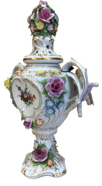 Foto de um(a) Ânfora em Porcelana Von Schierholz déc 50, da categoria de Vasos. Ânfora em porcelana Von Schierholz déc 50 R$2.290 27cm A15cm L9cm P. Mostrado de uma perspectiva diferente. Vendido no marketplace Trésors.