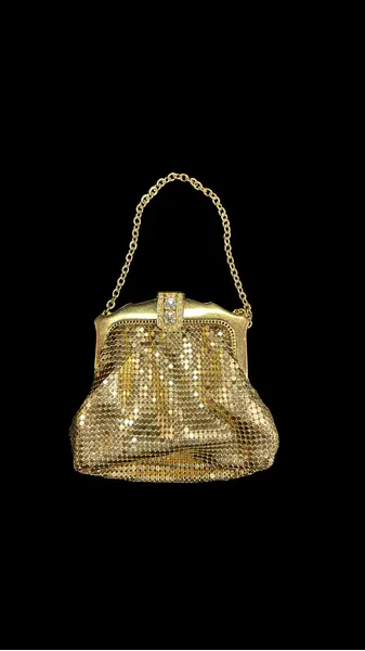 Foto de um(a) Bolsa Whiting & Davis Co USA, da categoria de Bolsas. Bolsa vintage americana, da conceituada Whiting & Davis Co, mesh bags (malha metálica), tipo wristlet, dourada, está em... Mostrado de uma perspectiva diferente. Vendido no marketplace Trésors.
