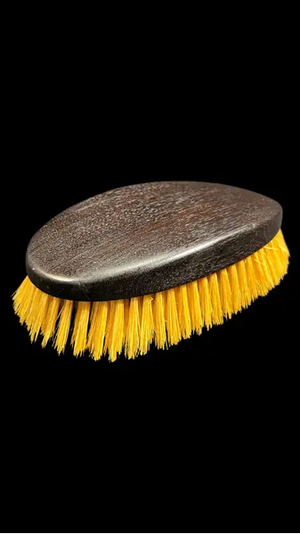 Foto de um(a) Escova Antiga Ébano au Lovre Paris, da categoria de Outros objetos decorativos. Fantástica e antiga escova, em ótimo estado de conservação, item de alta qualidade, artesanal, possivelmente adquirido em... Mostrado de uma perspectiva diferente. Vendido no marketplace Trésors.