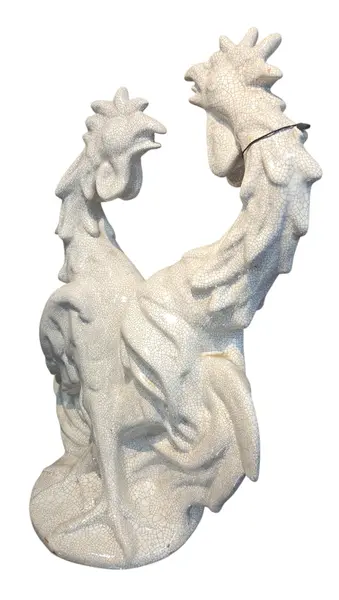 Foto de um(a) Briga de Galos – Cerâmica Craquelê, da categoria de Escultura. Uma peça de força e dinamismo extraordinários. Esta escultura em cerâmica representa a clássica "Briga de Galos",... Mostrado de uma perspectiva diferente. Vendido no marketplace Trésors.