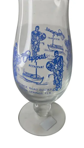 Foto de um(a) Antigo Copo Hurricane Souvenir Louis Pappas Restaurant Flórida, da categoria de Outros colecionáveis. Como é um item de glassware temático americano (misturando a cultura náutica, mergulho de escafandro e turismo da Flórida),... Mostrado de uma perspectiva diferente. Vendido no marketplace Trésors.