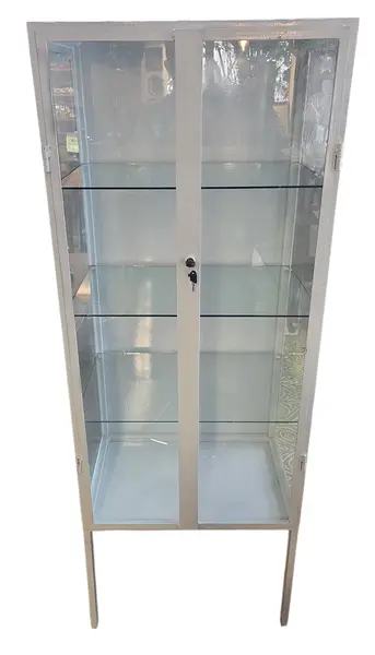 Foto de um(a) Farmacinha Vintage Branca, da categoria de Armários e Guarda Roupas. Autêntica cristaleira hospitalar vintage, popularmente conhecida como "farmacinha". Esta peça combina a robustez do... Mostrado de uma perspectiva diferente. Vendido no marketplace Trésors.