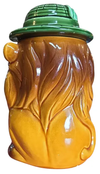 Foto de um(a) Potiche Antigo Leão de Cerâmica - Japan, da categoria de Garrafas, potes e jarros. Encantador potiche em cerâmica vitrificada, representando um leão com chapéu de explorador (safari). Esta peça é um exemplar... Mostrado de uma perspectiva diferente. Vendido no marketplace Trésors.