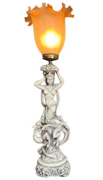 Foto de um(a) Escultura e luminária em pó de mármore representando Deusa mitológica, da categoria de Abajures. Escultura luminária em pó de mármore, representando Deusa mitológica. Vendido no marketplace Trésors.