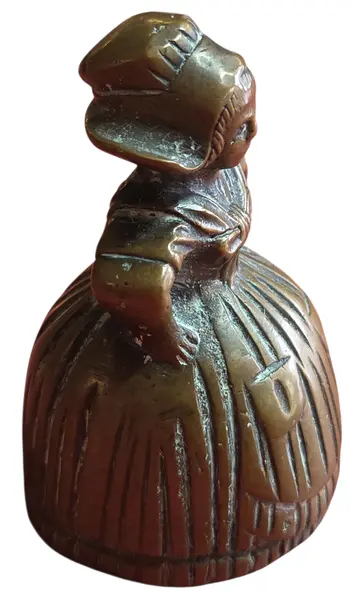 Foto de um(a) Sino de Mesa Antigo em Bronze – Figura Feminina, da categoria de Outros colecionáveis. Excelente estado vintage, apresentando o desgaste natural da pátina que atesta sua antiguidade, sem marcas de restauro ou... Mostrado de uma perspectiva diferente. Vendido no marketplace Trésors.
