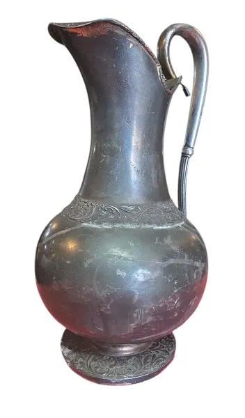 Foto de um(a) Rara Jarra em Estanho Século XIX - Decoração Europeia Antiga, da categoria de Jarros. Relíquia em Estanho do Século XIX Esta imponente jarra em estanho é um exemplar autêntico do século XIX, apresentando o... Vendido no marketplace Trésors.