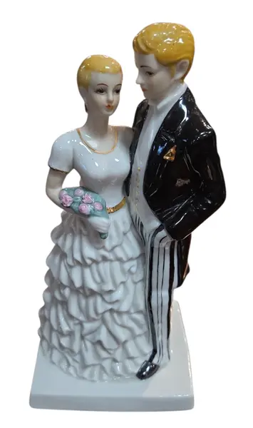 Foto de um(a) Estatueta Noivos Monte Fiero – Porcelana Esmaltada "Designed in Spain", da categoria de Modelos e estatuetas. Celebre o amor e a elegância com esta delicada estatueta de um casal de noivos, uma peça clássica da renomada linha Monte... Vendido no marketplace Trésors.