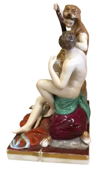 Foto de um(a) Porcelana de Ludwigsburg Séc XIX, da categoria de Escultura. Porcelana de Ludwigsburg Séc XIX R$2.800 13cm A 11cm L 7cm P. Mostrado de uma perspectiva diferente. Vendido no marketplace Trésors.