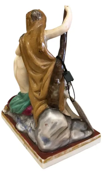 Foto de um(a) Porcelana de Ludwigsburg Séc XIX, da categoria de Escultura. Porcelana de Ludwigsburg Séc XIX R$2.800 13cm A 11cm L 7cm P. Mostrado de uma perspectiva diferente. Vendido no marketplace Trésors.