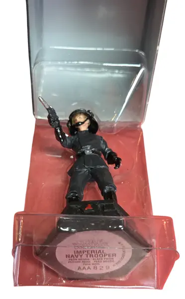 Foto de um(a) Star Wars Imperial Navy Trooper - Xadrez DeAgostini (Pintado à Mão), da categoria de Figuras de ação. Traga o poder do Império para sua coleção! Esta miniatura detalhada do Imperial Navy Trooper (Soldado da Marinha Imperial)... Mostrado de uma perspectiva diferente. Vendido no marketplace Trésors.