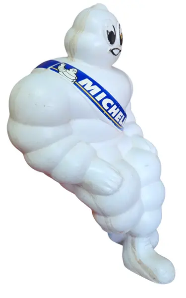 Foto de um(a) Boneco Michelin, da categoria de Bonecos de arte. Rara figura publicitária do icônico mascote da marca de pneus Michelin, o Bibendum. Este boneco apresenta o design clássico... Mostrado de uma perspectiva diferente. Vendido no marketplace Trésors.