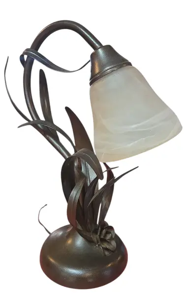 Foto de um(a) Abajur Art Nouveau em Latão Maciço – Elegância Orgânica e Design Atemporal, da categoria de Abajures. Ilumine seu ambiente com a maestria do movimento Art Nouveau. Este abajur em latão polido celebra a harmonia entre a... Mostrado de uma perspectiva diferente. Vendido no marketplace Trésors.