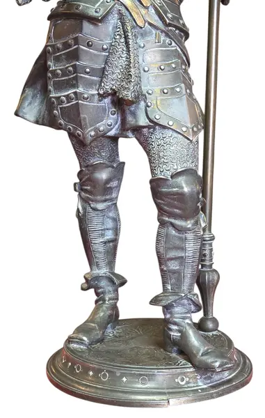 Foto de um(a) Escultura Antiga de Cavaleiro em Petit Bronze – França, Século XIX, da categoria de Escultura. Escultura antiga em Petit Bronze representando um cavaleiro com armadura detalhada. Mostrado de uma perspectiva diferente. Vendido no marketplace Trésors.