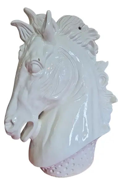 Foto de um(a) Garanhão em Porcelana Esmaltada, da categoria de Escultura. Escultura em porcelana fina com acabamento em esmalte de alto brilho. A técnica de esmaltação a altas temperaturas garante... Vendido no marketplace Trésors.