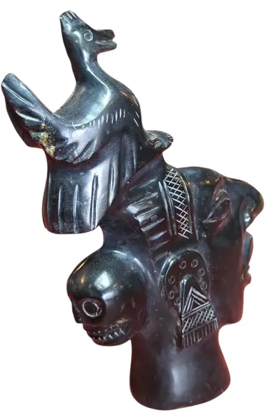 Foto de um(a) Escultura Decorativa em Ônix, da categoria de Escultura. Magnífica escultura entalhada em ônix negro (pedra vulcânica polida), apresentando uma composição rica em simbolismo e... Mostrado de uma perspectiva diferente. Vendido no marketplace Trésors.