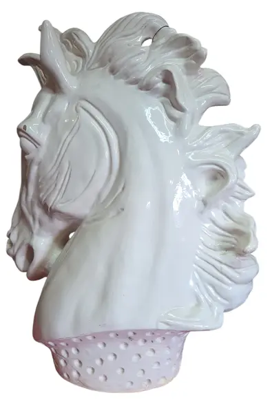 Foto de um(a) Garanhão em Porcelana Esmaltada, da categoria de Escultura. Escultura em porcelana fina com acabamento em esmalte de alto brilho. A técnica de esmaltação a altas temperaturas garante... Mostrado de uma perspectiva diferente. Vendido no marketplace Trésors.